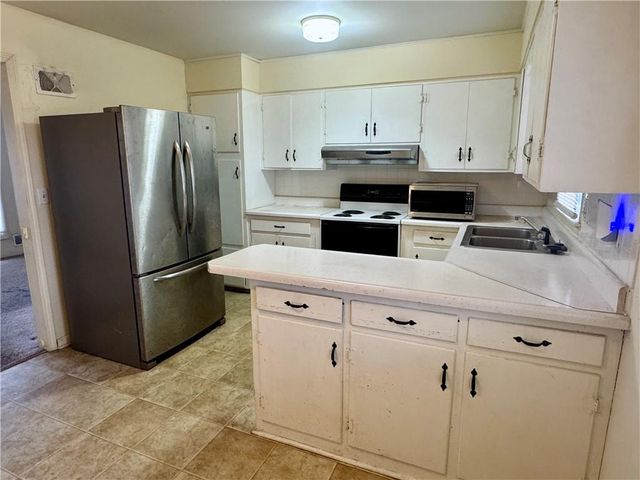 512 NW Lakeview Road, Blue Springs, MO 64014