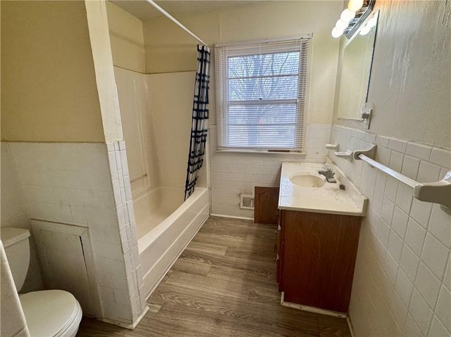 512 NW Lakeview Road, Blue Springs, MO 64014