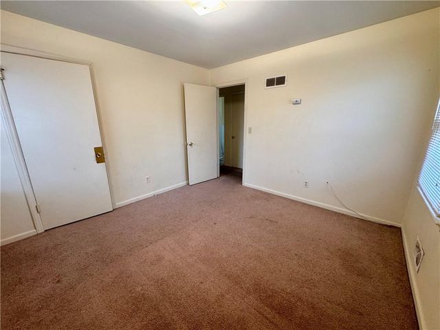 512 NW Lakeview Road, Blue Springs, MO 64014