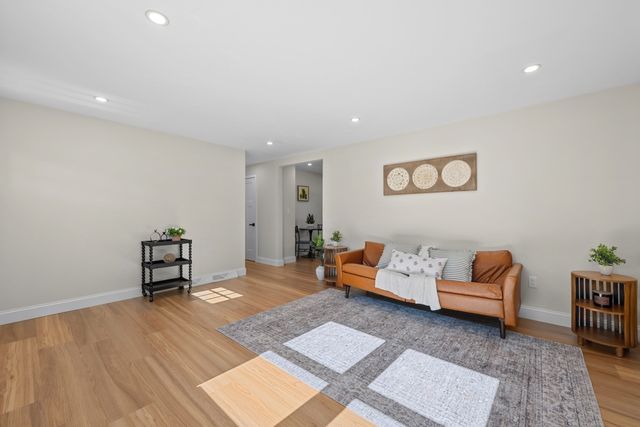 11 Timrod Dr, Worcester, MA 01603