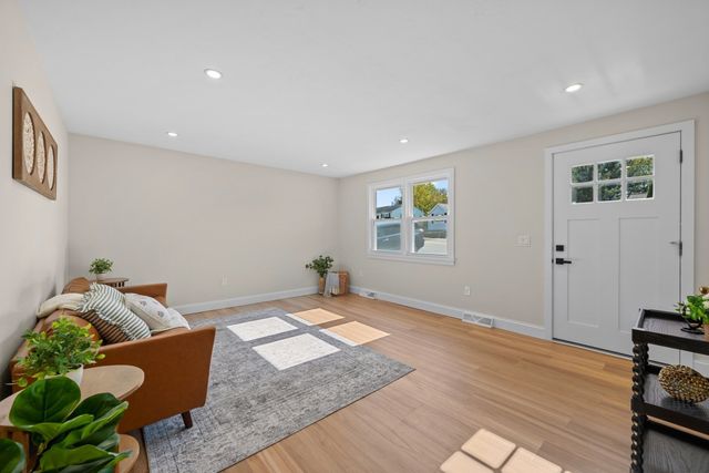 11 Timrod Dr, Worcester, MA 01603