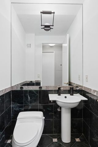 250 E 54th St Apt 21D, New York City, NY 10022