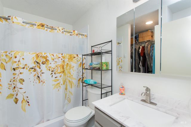 16711 Abram Ave, Caldwell, ID 83607