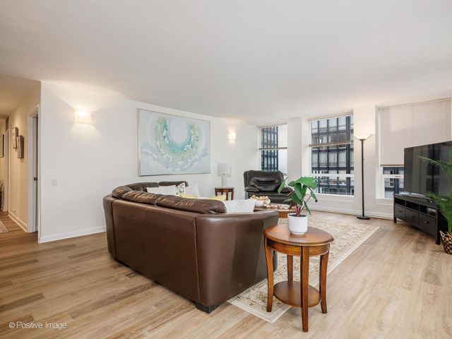 260 E Chestnut Street 2507, Chicago, IL 60611