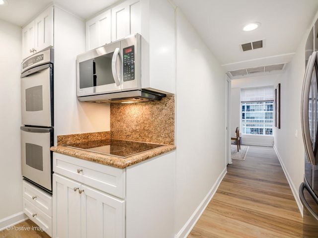 260 E Chestnut Street 2507, Chicago, IL 60611