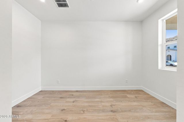 2122 W Desert View Drive, Phoenix, AZ 85041
