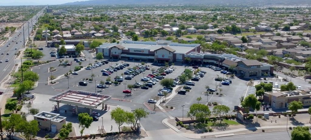 Image 18 of property listing at 2122 W Desert View Drive, Phoenix, AZ 85041