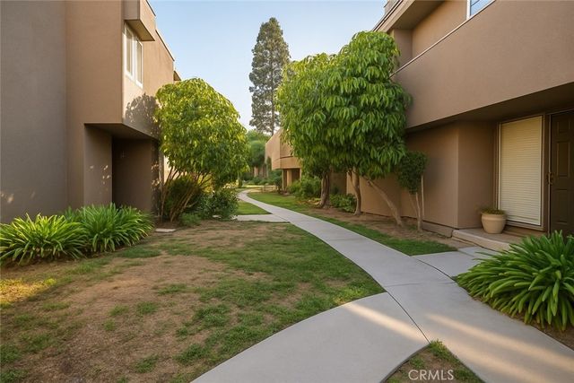 18110 Killion Street 2, Tarzana, CA 91356