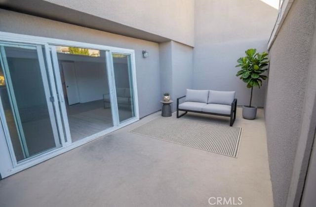 18110 Killion Street 2, Tarzana, CA 91356