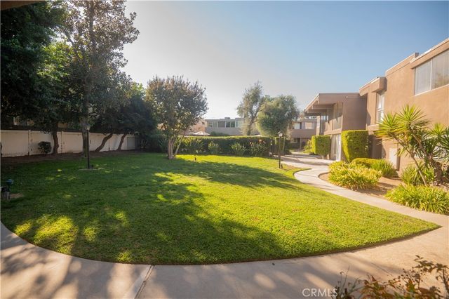 18110 Killion Street 2, Tarzana, CA 91356