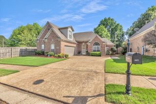 8477 SHADY ELM DR, Cordova, TN 38018