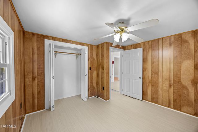 1778 Highway 93, Fall Branch, TN 37656