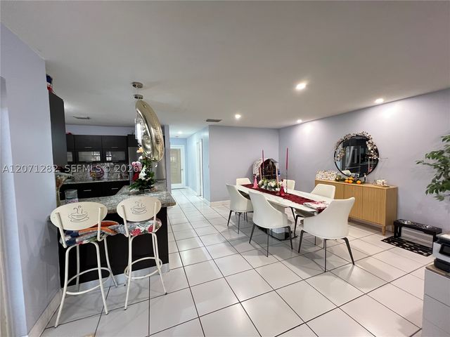 13249 NW 9 LN, Miami, FL 33182