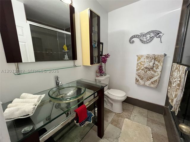 13249 NW 9 LN, Miami, FL 33182