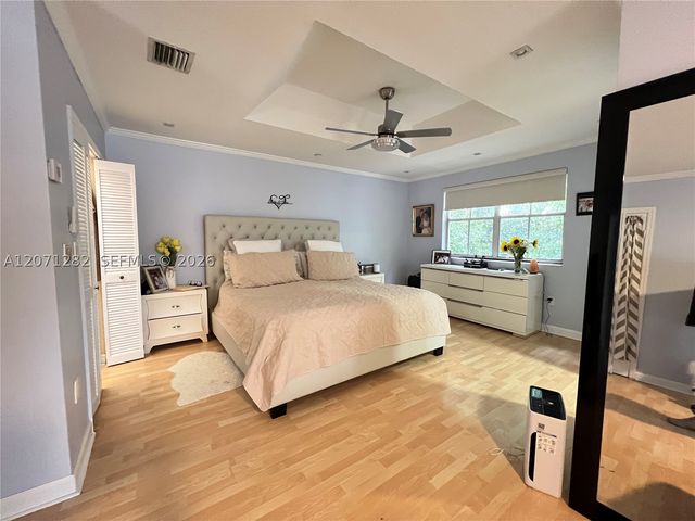 13249 NW 9 LN, Miami, FL 33182
