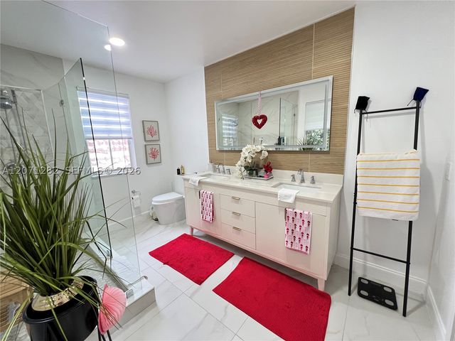 13249 NW 9 LN, Miami, FL 33182