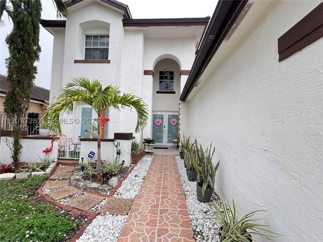 13249 NW 9 LN, Miami, FL 33182