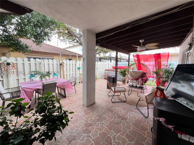 13249 NW 9 LN, Miami, FL 33182