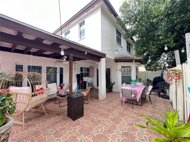 13249 NW 9 LN, Miami, FL 33182