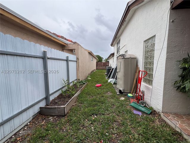 13249 NW 9 LN, Miami, FL 33182