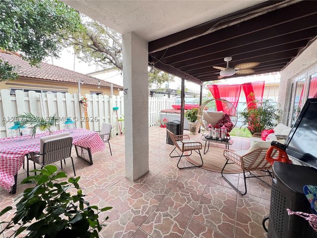 13249 NW 9 LN, Miami, FL 33182