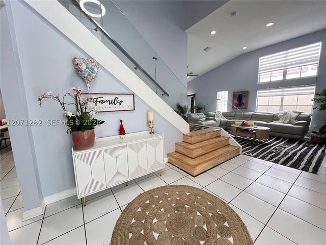 13249 NW 9 LN, Miami, FL 33182