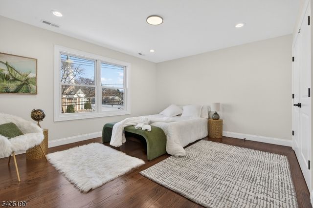 6 River Rd, Fair Lawn Boro, NJ 07410