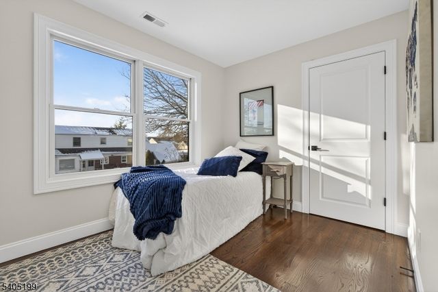 6 River Rd, Fair Lawn Boro, NJ 07410