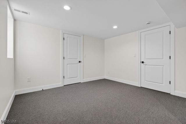 6 River Rd, Fair Lawn Boro, NJ 07410