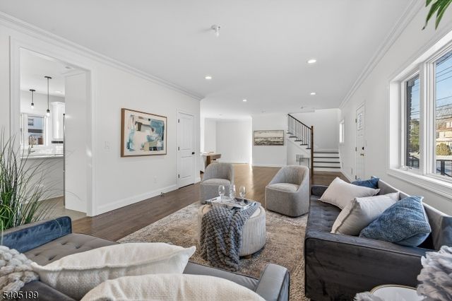 6 River Rd, Fair Lawn Boro, NJ 07410