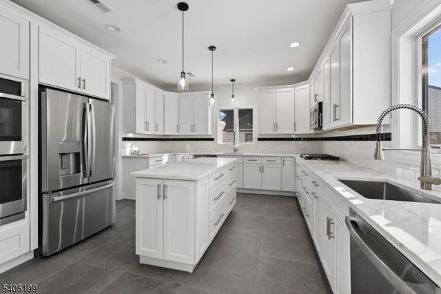 6 River Rd, Fair Lawn Boro, NJ 07410