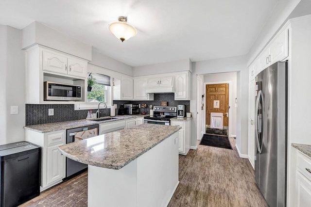 3920 E ONTONAGON LANE, Green Bay, WI 54301