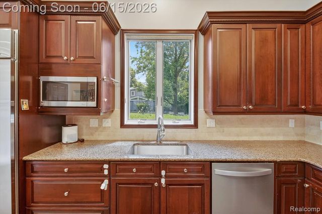 126 Baldwin Avenue, Royal Oak, MI 48067