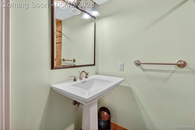 126 Baldwin Avenue, Royal Oak, MI 48067
