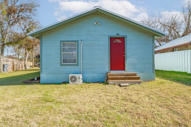 816 S Houston Street, De Leon, TX 76444