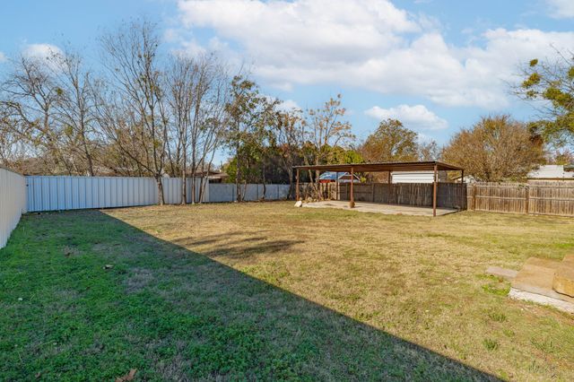 816 S Houston Street, De Leon, TX 76444