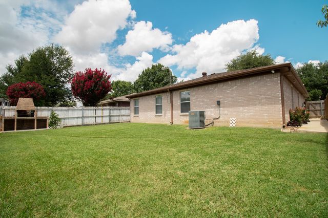 1363 Yorkshire Street 2, Fort Worth, TX 76134