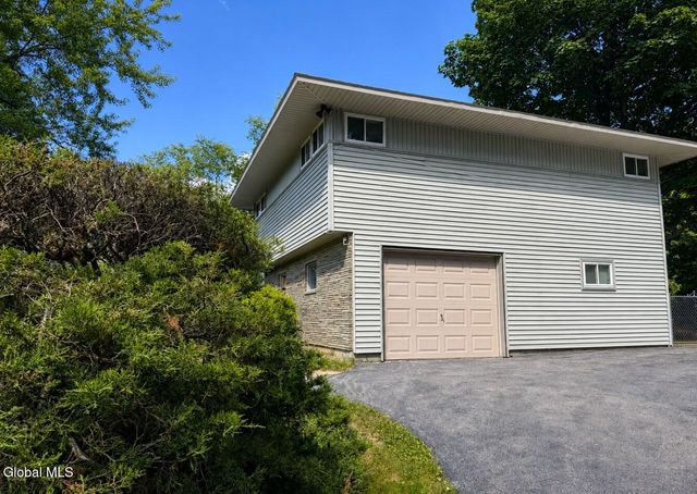1278 Hawthorn Road, Niskayuna, NY 12309