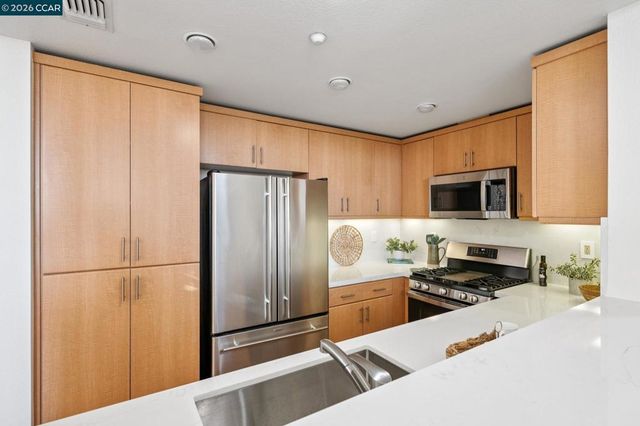 2803 Regatta Drive, Oakland, CA 94601