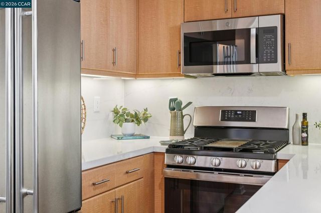2803 Regatta Drive, Oakland, CA 94601