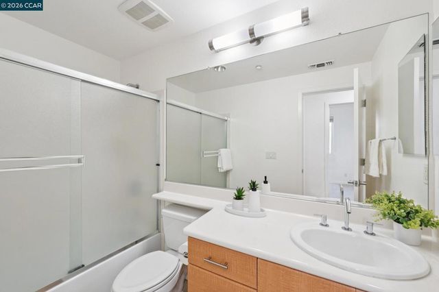 2803 Regatta Drive, Oakland, CA 94601