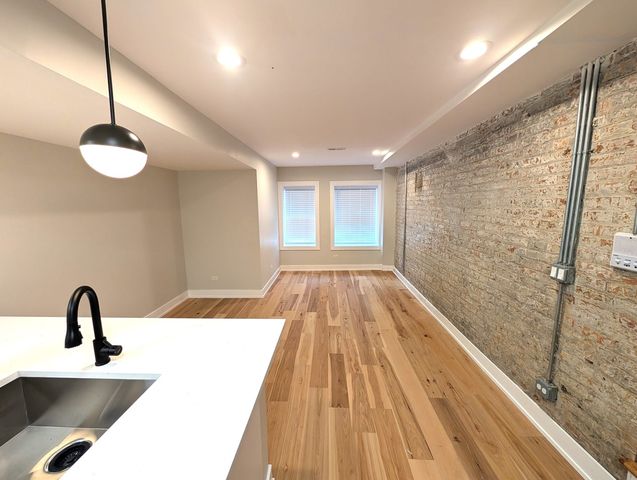 616 W Patterson Avenue 1E, Chicago, IL 60613