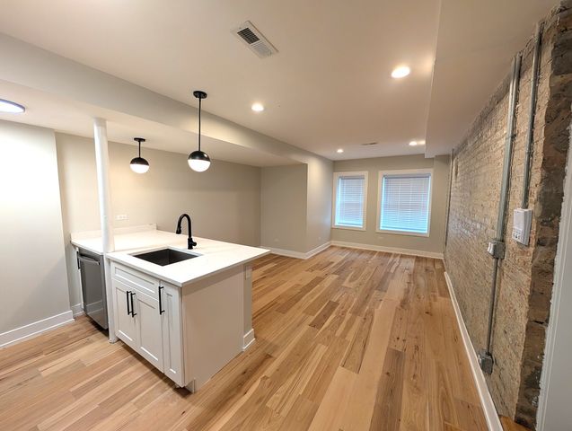616 W Patterson Avenue 1E, Chicago, IL 60613