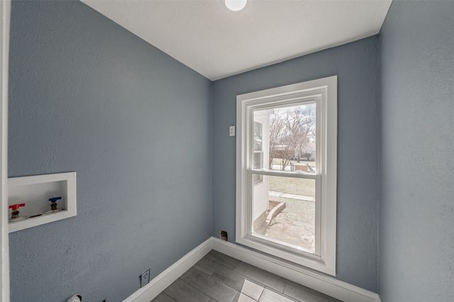 1102 W Russell Avenue, Carrollton, TX 75006