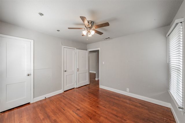 1102 W Russell Avenue, Carrollton, TX 75006