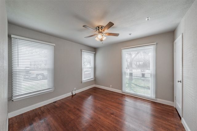 1102 W Russell Avenue, Carrollton, TX 75006