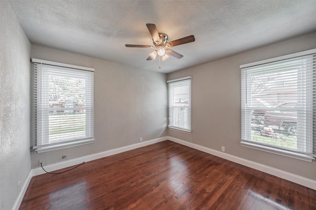 1102 W Russell Avenue, Carrollton, TX 75006