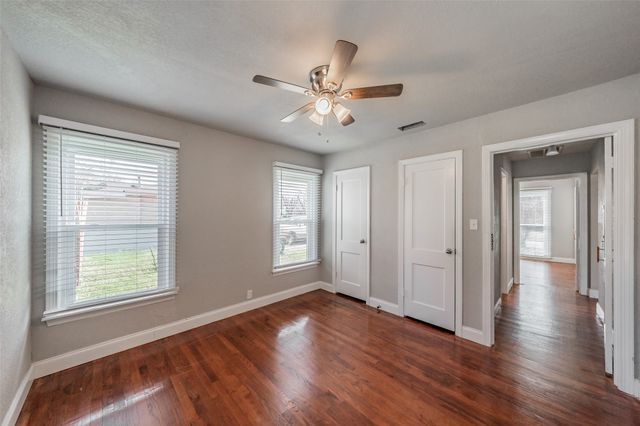 1102 W Russell Avenue, Carrollton, TX 75006