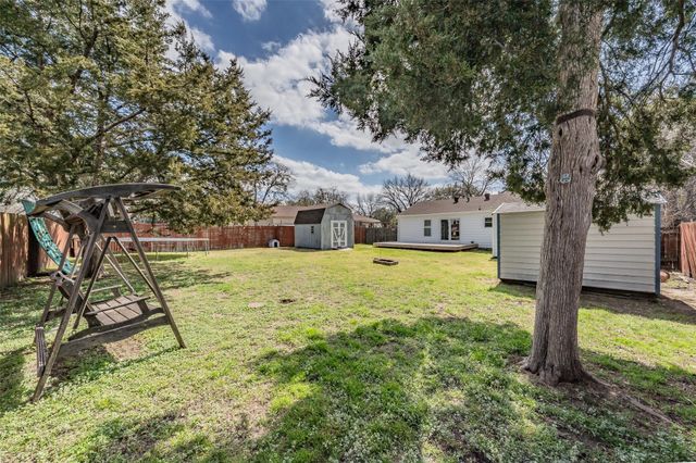 1102 W Russell Avenue, Carrollton, TX 75006