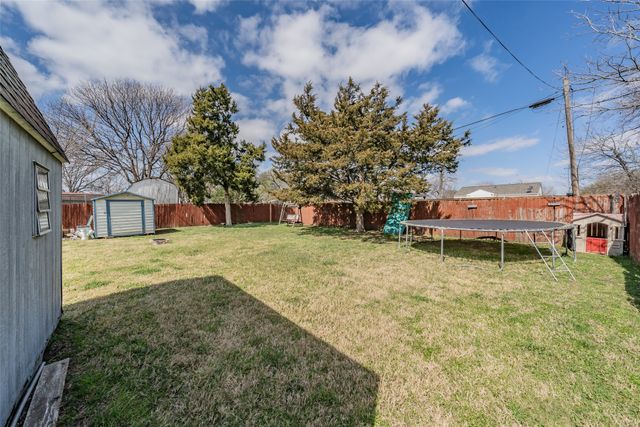 1102 W Russell Avenue, Carrollton, TX 75006